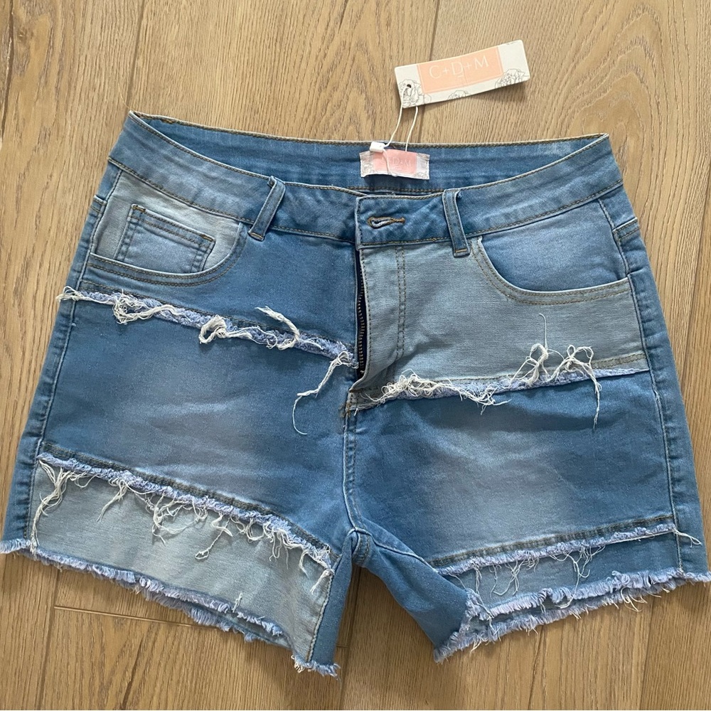 Ava Patch Denim Short, size L